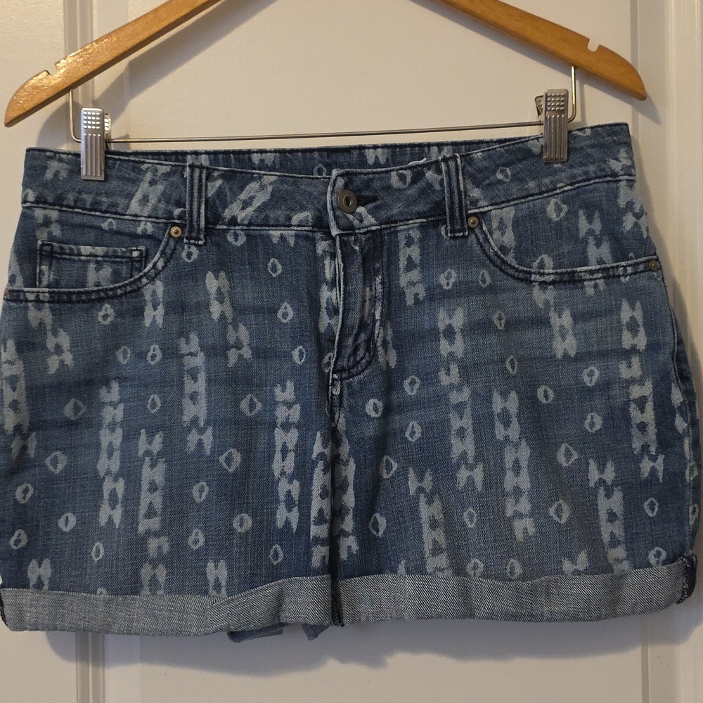 Faded Glory Women's Cuffed Blue Jean Shorts Size 8.